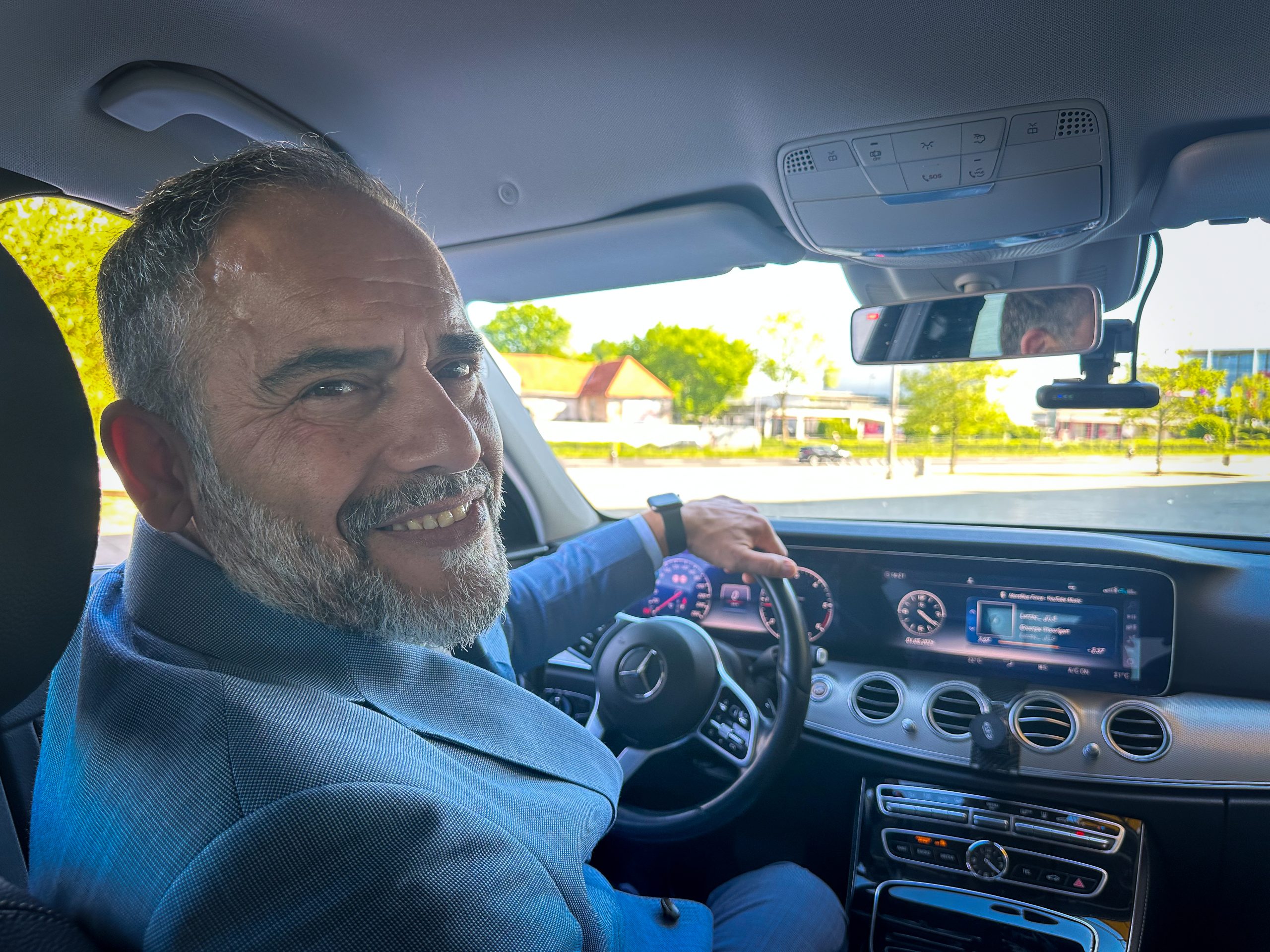 Exklusiver Chauffeurservice in Aachen und Umgebung für Geschäftsleute, VIPs und anspruchsvolle Privatkunden im Luxusfahrzeug